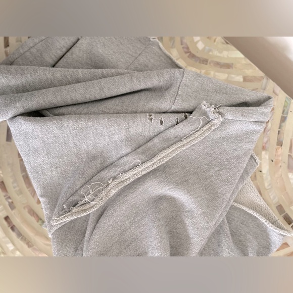 Distressed grey sweater - Picture 8 of 8